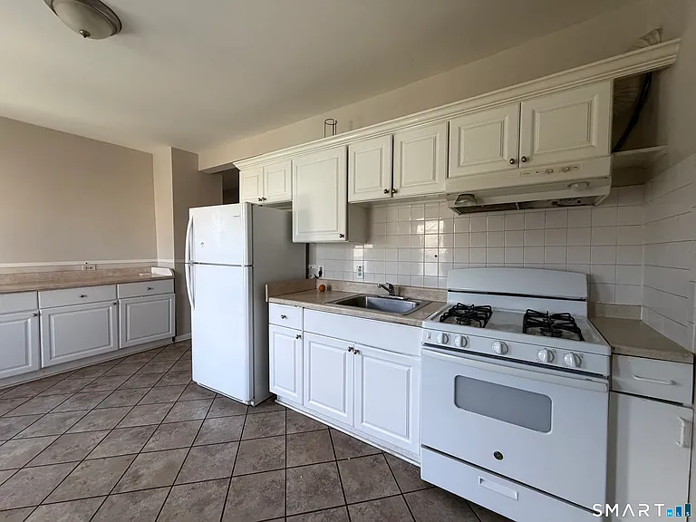 1132 Hancock Ave #2 — Photo 2
