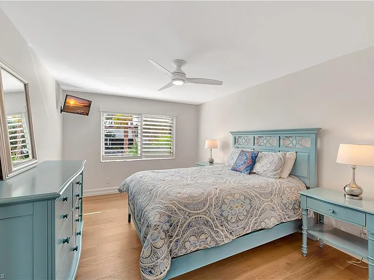 2258 Gulf Shore Blvd N #O1 — Photo 24