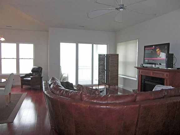 3rd image of 13238 Lakeshore Dr Unit I-101