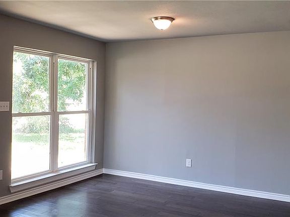 3rd image of 2201 Grattan Dr