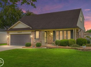 3007 Groves Dr, Sterling Heights, MI 48310