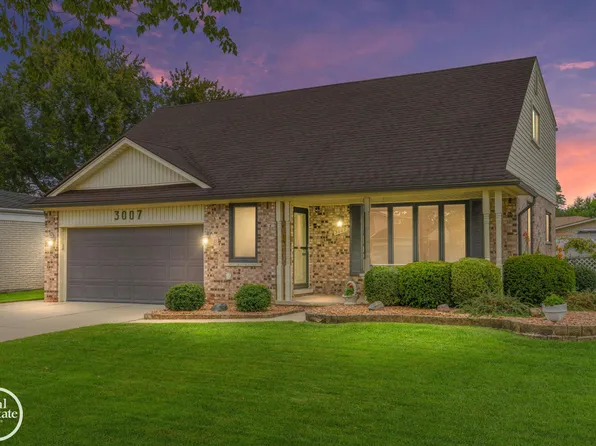 3007 Groves Dr, Sterling Heights, MI 48310