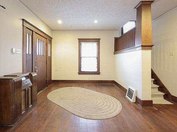 4th image of 823 S 35th Ave