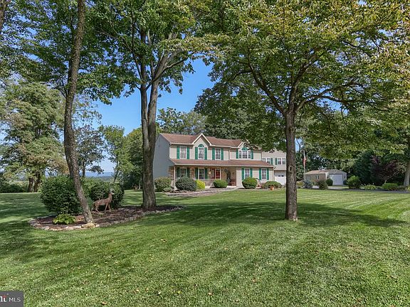 3rd image of 11 Orchard Hill Rd
