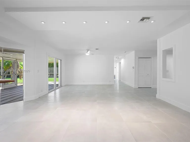 5300 SW 162nd Ave — Photo 14