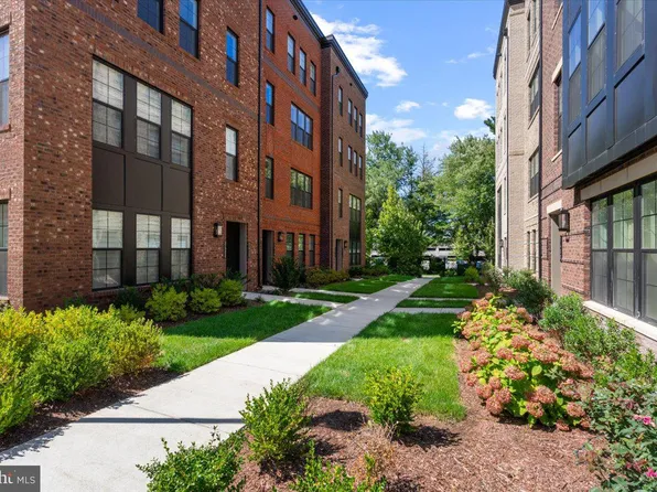 7416 Backett Wood Ter Unit 703, McLean, VA 22102