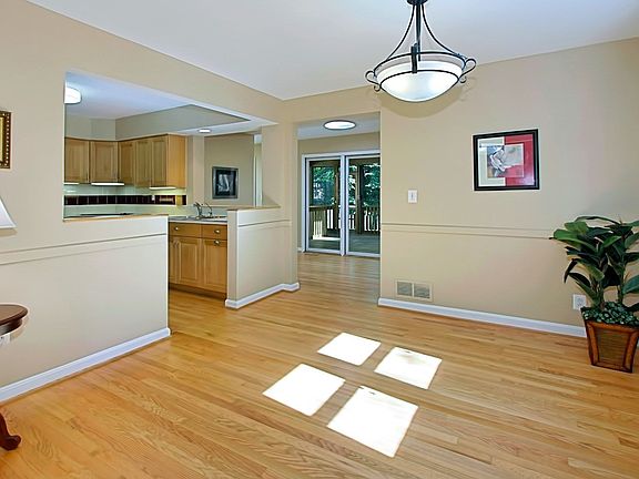 3rd image of 6360 Crosswoods Dr