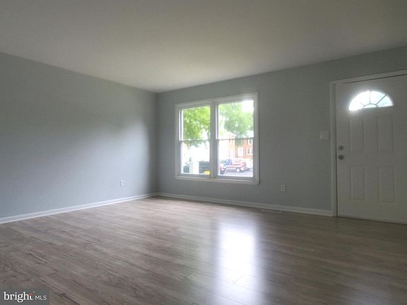 5th image of 272 Michele Cir