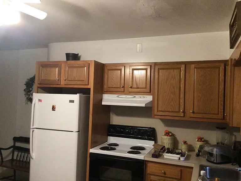 865 Grant St — Photo 2