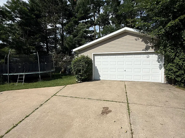 Maple St — Photo 2