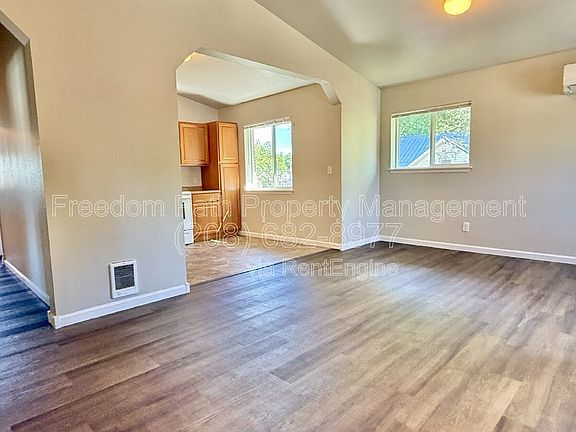 2nd image of 1212 E Sherman Ave