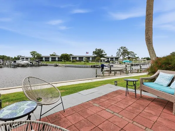 24 Oakwood Dr N #24, Englewood, FL 34223