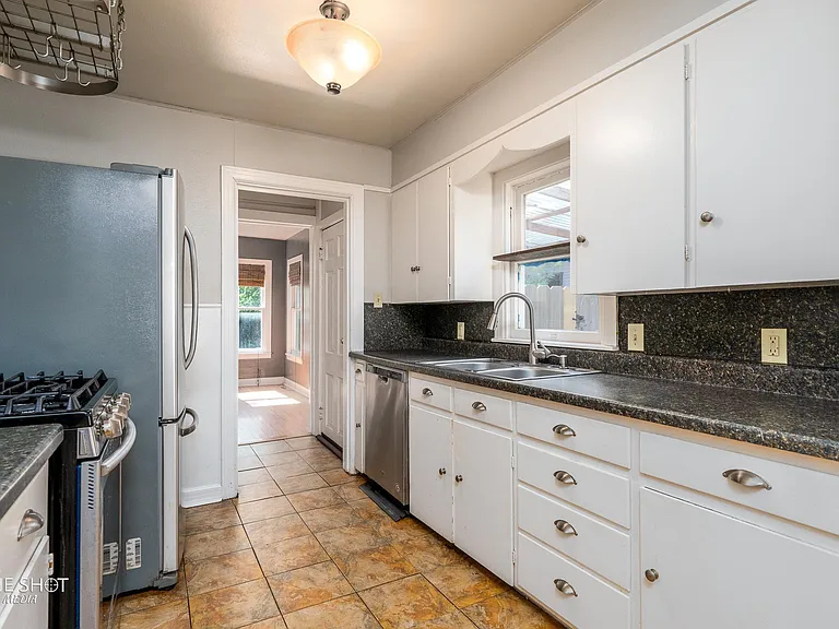 1333 Amarillo St — Photo 16