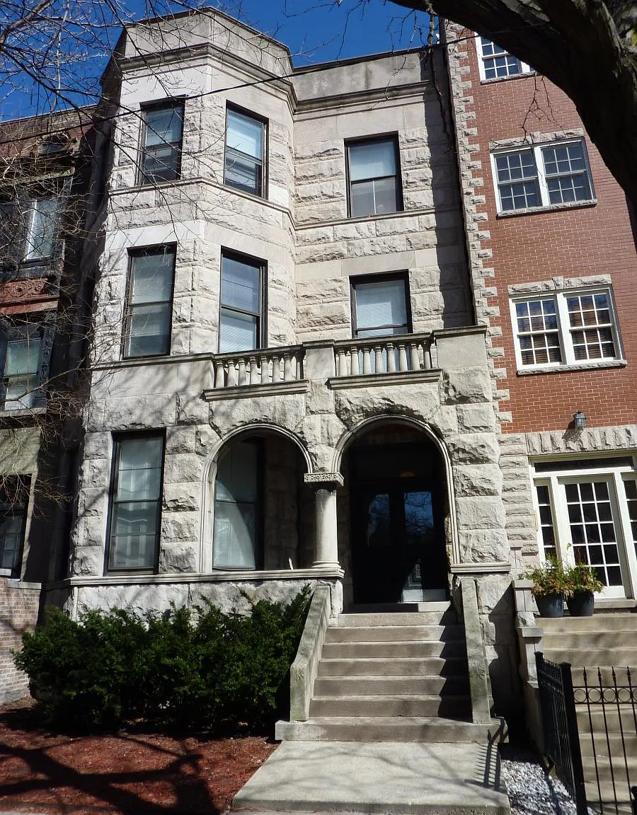 2717 N Pine Grove Ave — Photo 1