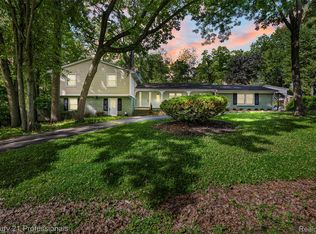 745 Hawthorne Dr, Bloomfield Hills, MI 48304