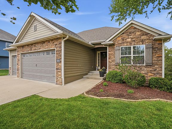 3rd image of 3803 Astoria Way