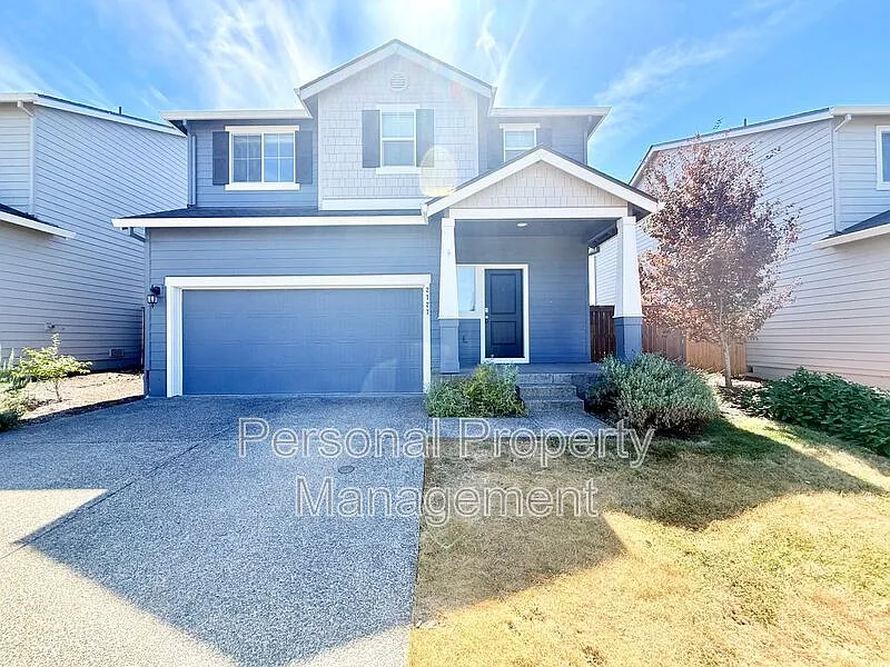 3 bed, 2.5 bath, 2069 sqft, $2,795 — Photo 1