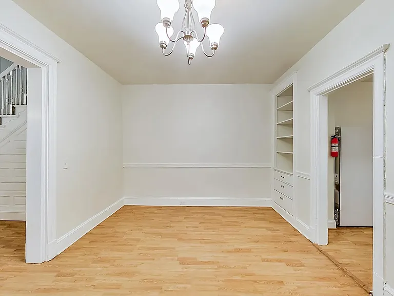137 R St NE — Photo 8