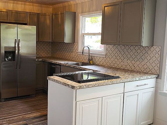 4th image of 1403 E Thurston Ave