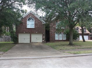 73 N Calla Lily Ct, Lake Jackson, TX 77566