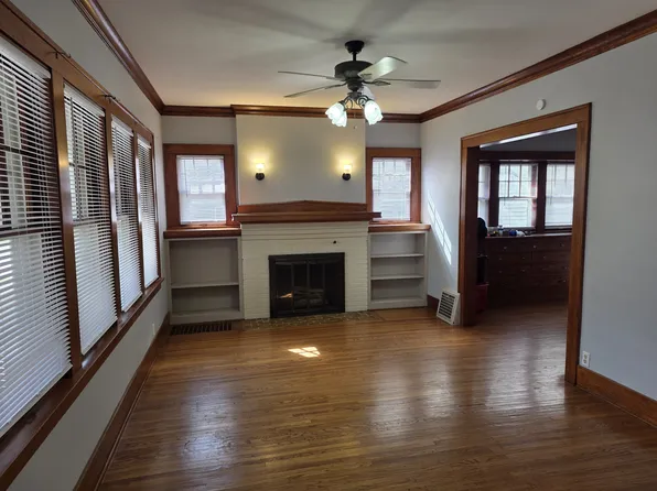 801 W Eleanor Pl, Peoria, IL 61604