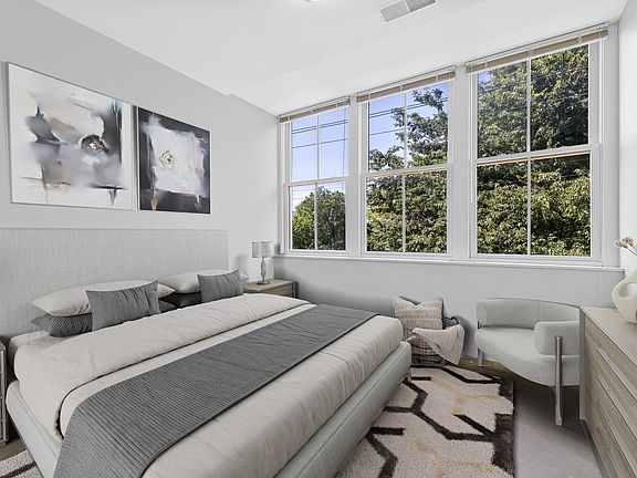 5th image of 462 Whittier St APT 202