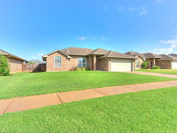 3rd image of 4221 Manhattan Dr