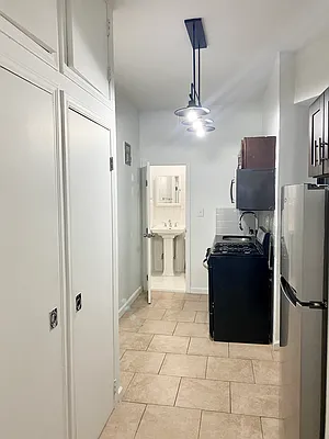 Rented by Reyes & Elsamad Real Estate Group | media 2