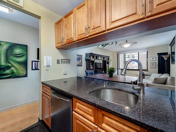300 Albany St APT 6M, New York, NY 10280