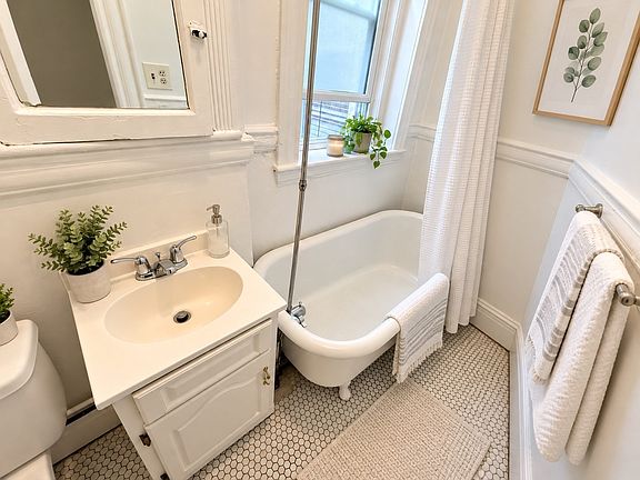 3rd image of 65 Park Dr APT 10