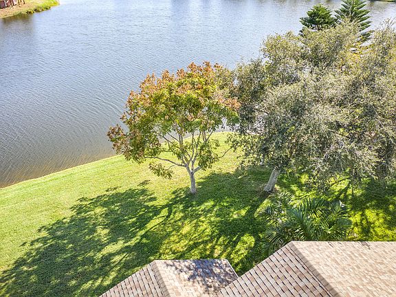 3rd image of 530 Wickham Lakes Dr