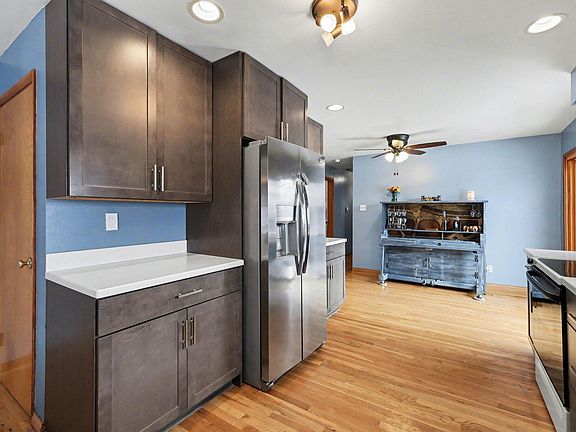 3rd image of 93 Roselawn Dr