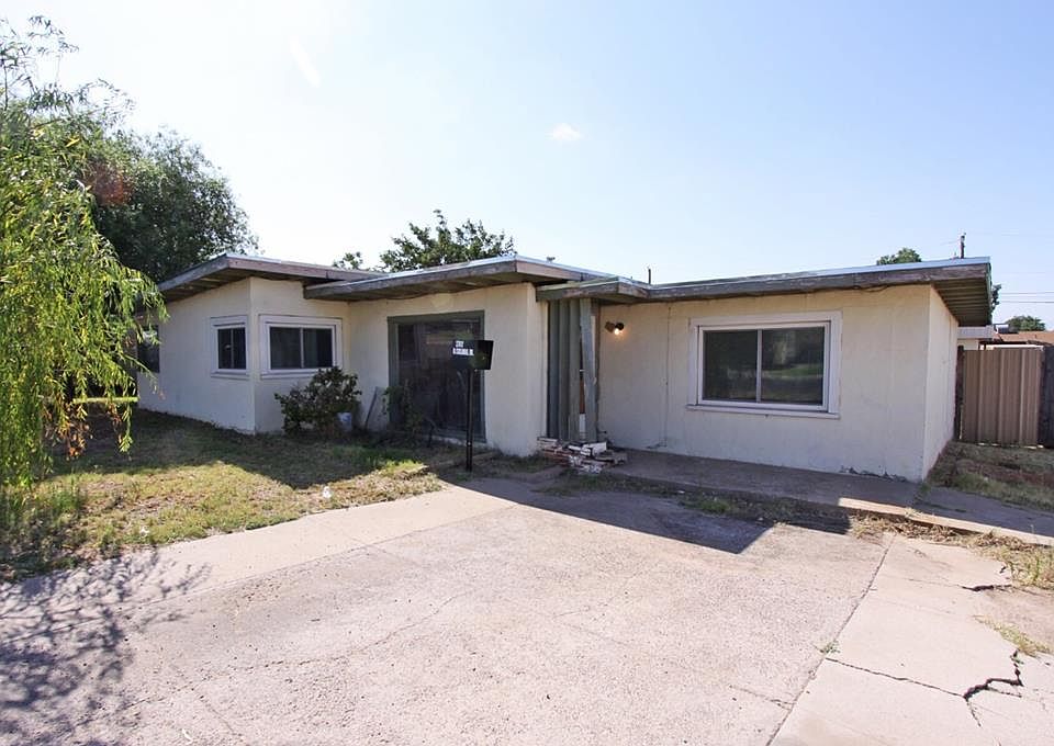 1st image of 2702 N Colonial Dr