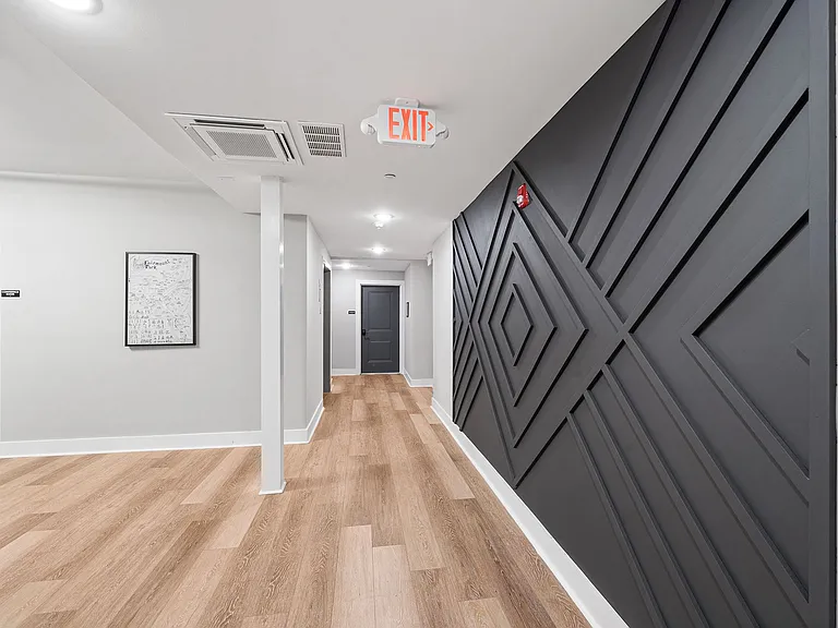 Gorgeous New Diamond St Construction Boasting Luxury Finishes — Photo 22