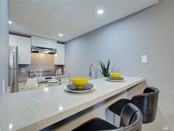 5th image of 712 W Waterman St APT D104