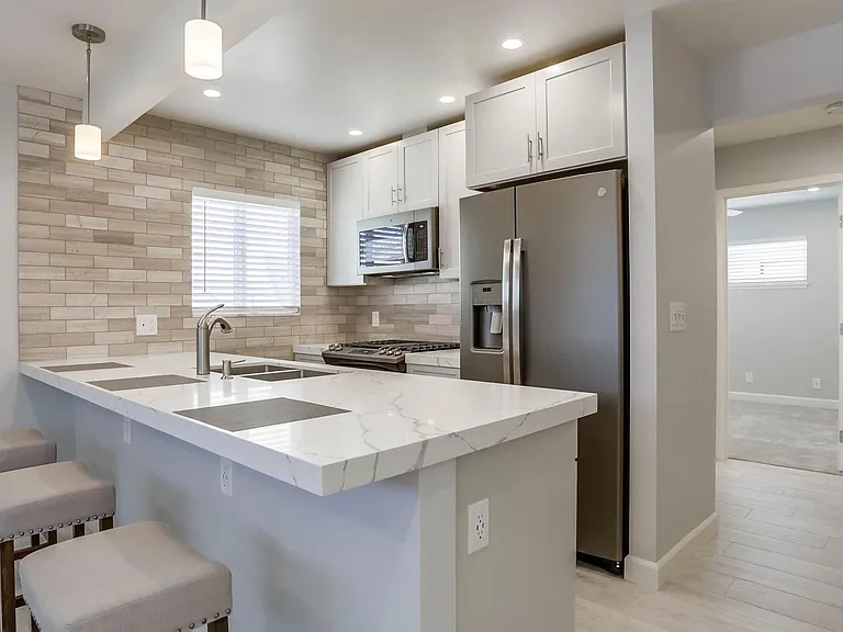 126 W Canada #C — Photo 7