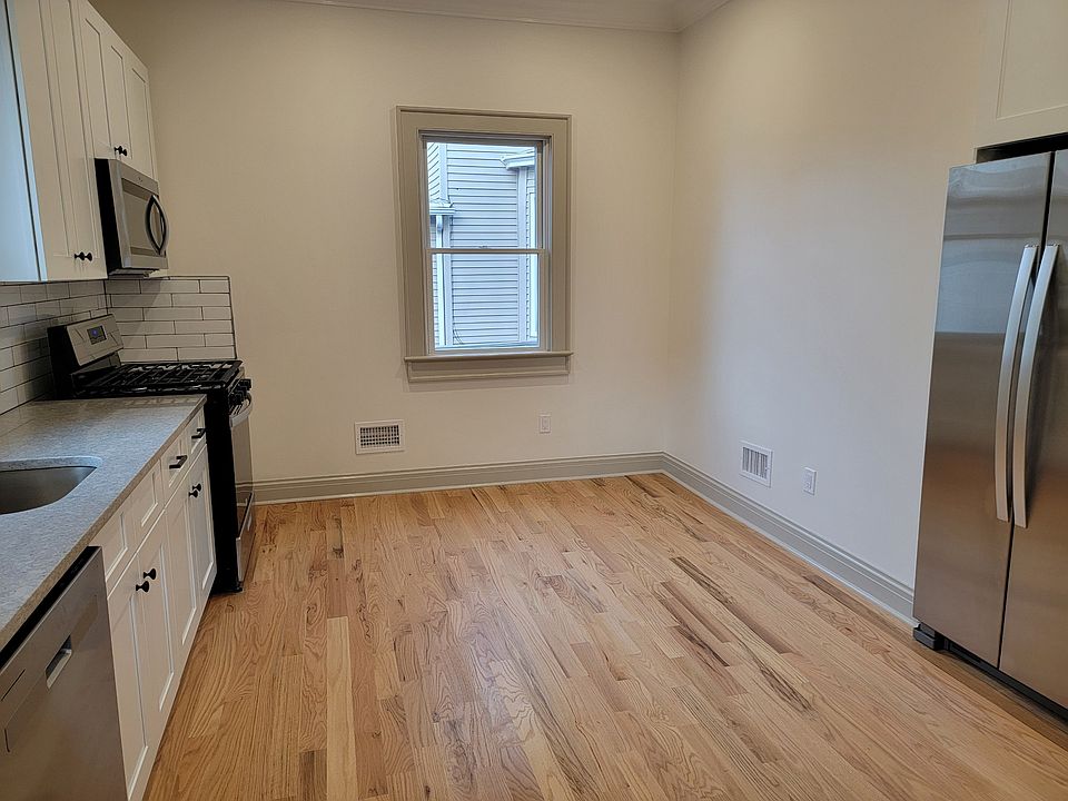 1st image of 224 3rd Ave #1