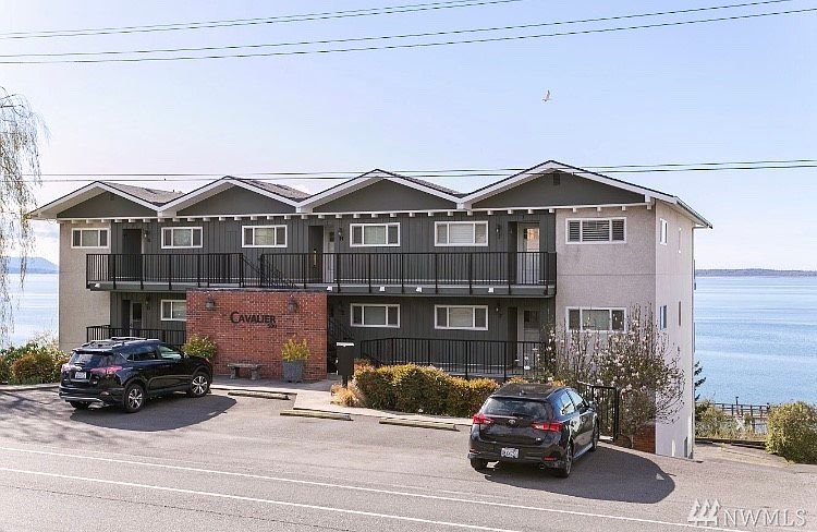 Cavalier Condos perched above Boulevard Park 