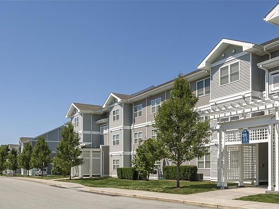2nd image of 1 Gatehouse Dr #321