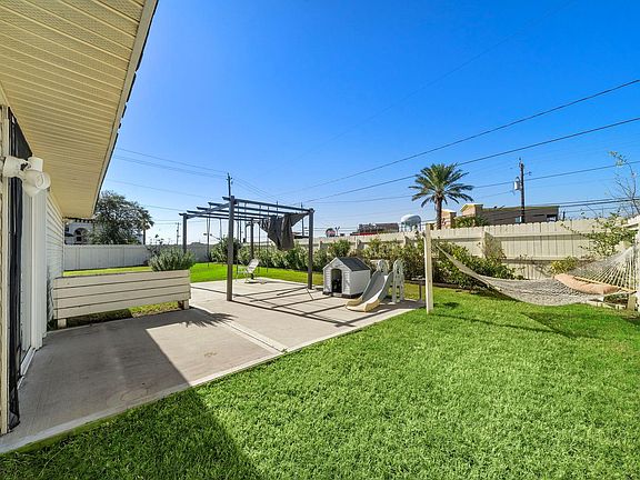 4th image of 28 Manor Way