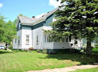 902 W Hughitt St, Iron Mountain, MI 49801