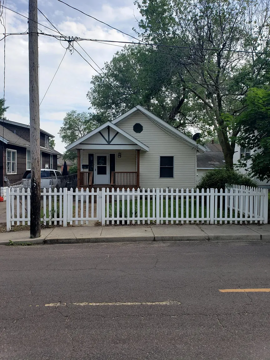 2328 W Krause Ave photo 1