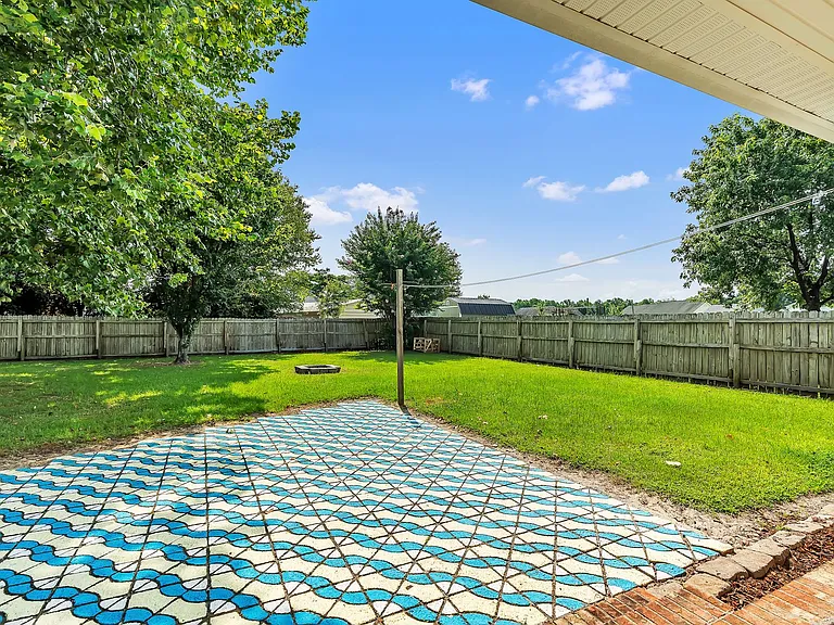403 Arabian Ln — Photo 40