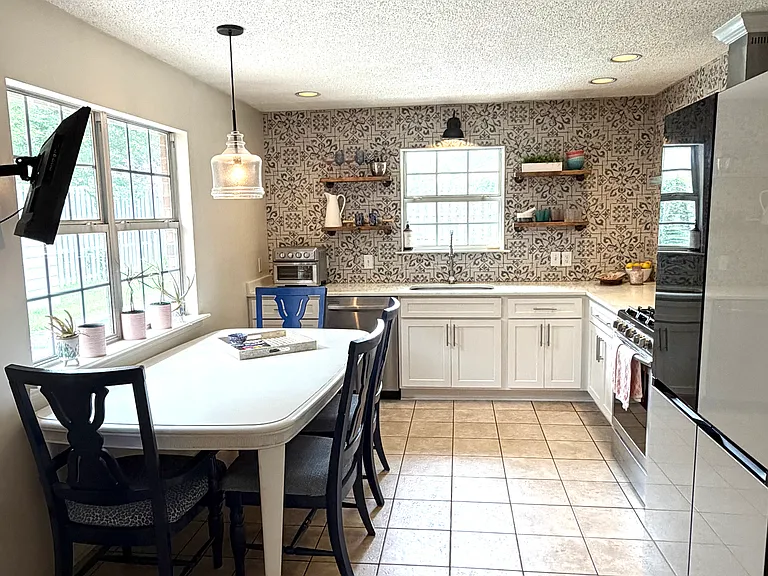 Eat in kitchen