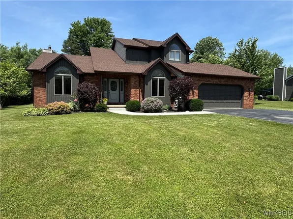 1492 N Creek Rd, Lake View, NY 14085