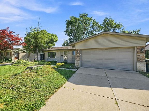2nd image of 37340 Castleton Dr
