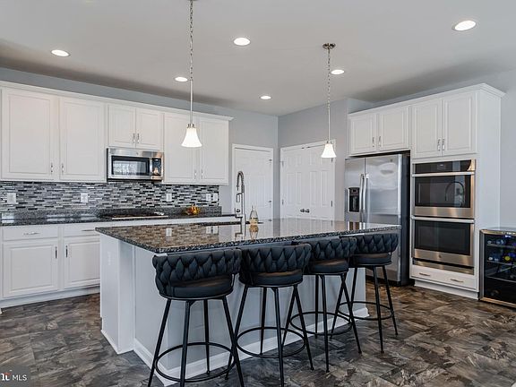 5th image of 457 Gladiola Way