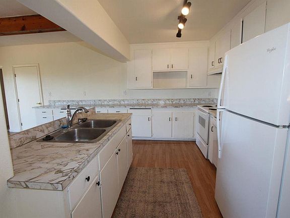 4th image of 3035 S Lake Dr