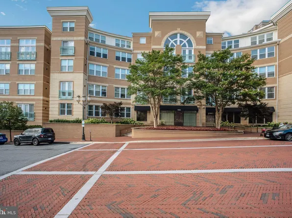 12000 Market St APT 149, Reston, VA 20190