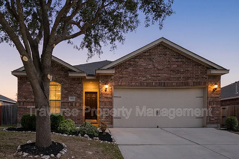 3 bed, 2.0 bath, 1579 sqft, $1,895 — Photo 2